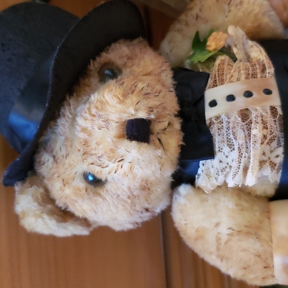 Bride and Groom Tea Bears - Picture 2 of 9